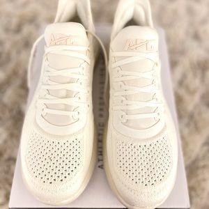 APL TECHLOOM TRACER SHOES